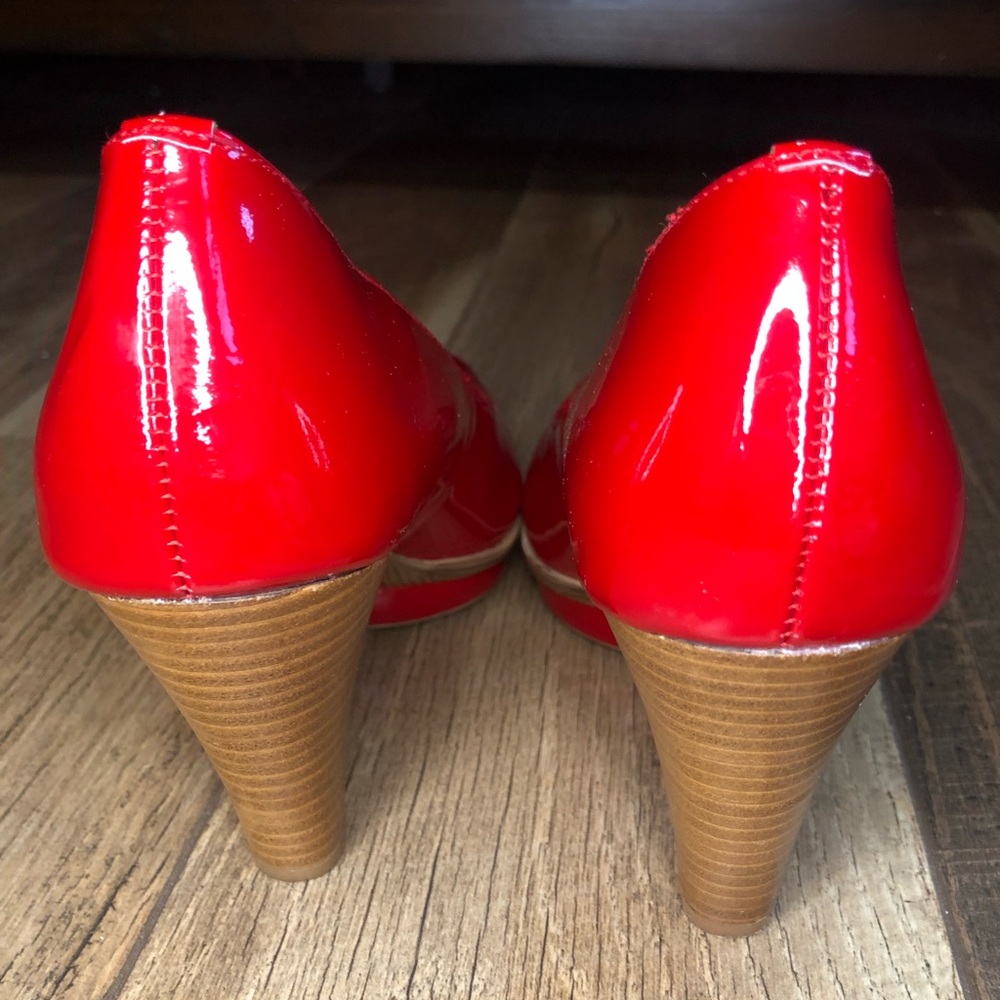 Soft Red Patent Leather Peep Toe Stacked Block Heel Size 8 - Picture 10 of 14